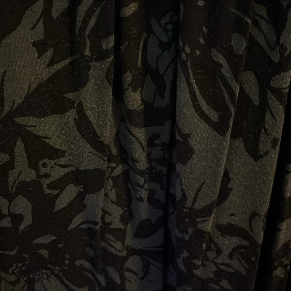 Green & black women’s blouse V-neck smocking on sleeve around the V neck - Picture 2 of 6